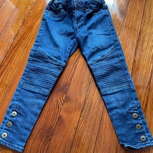 Gap Girl’s size 6 Jeggings with button details.